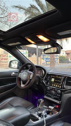 جیپ گراند شیرۆکی